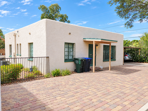 Now pre-leasing! Spacious 5 bed, 3 bath with AMAZING location by the UofA! – photo 1