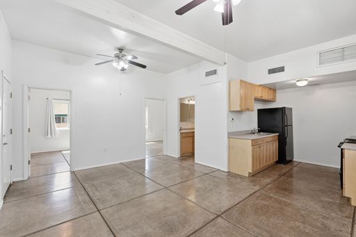 2 bed, 1 bath Across the street from UofA Campus!!! – photo 1