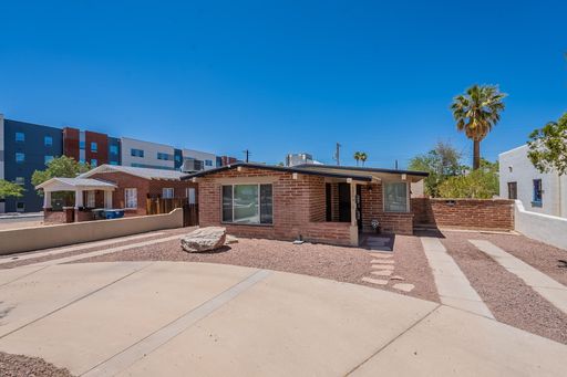 Now pre-leasing for August 2027! 2 bed, 2 bath CLOSE to campus! – photo 1