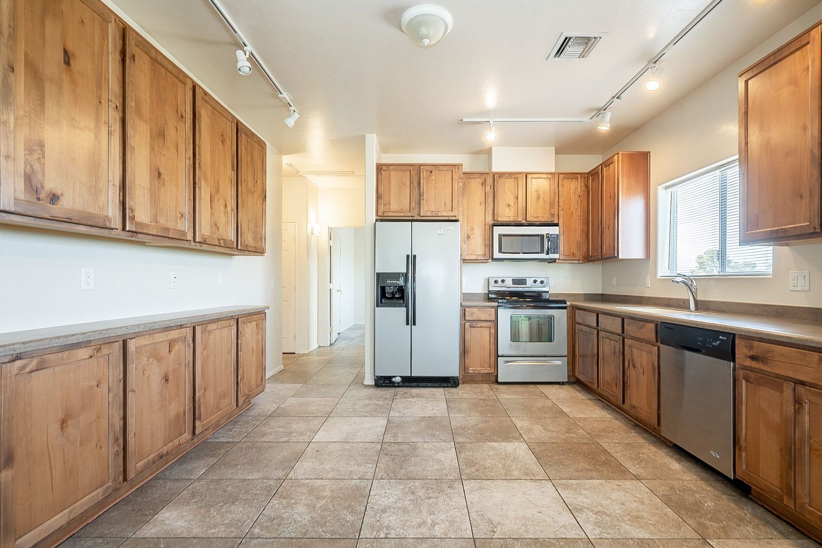 Tucson Apartment: 638, 640, 642 E. Lester St.