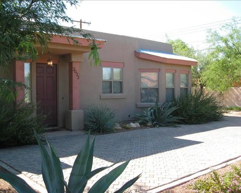 Now leasing! Gorgeous 4 bed, 3 bath house near UofA Campus! – photo 1