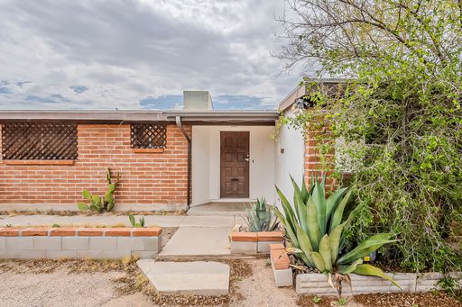 Now pre-leasing for August close to UofA Campus! – photo 1