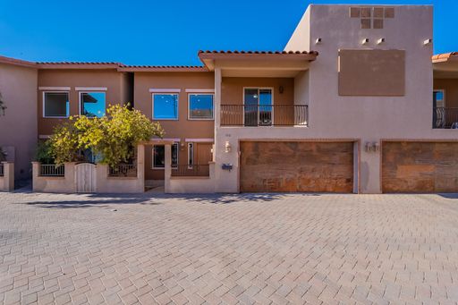 3 bed, 3 bath townhouse in such a gorgeous complex 5 minute drive from UofA Campus!! – photo 1