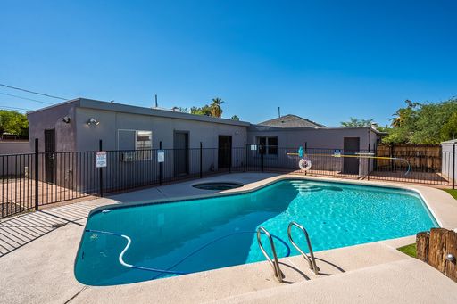 5BR/3BA House less than a mile from UofA $825/Bed with pool and hot tub!! – photo 1