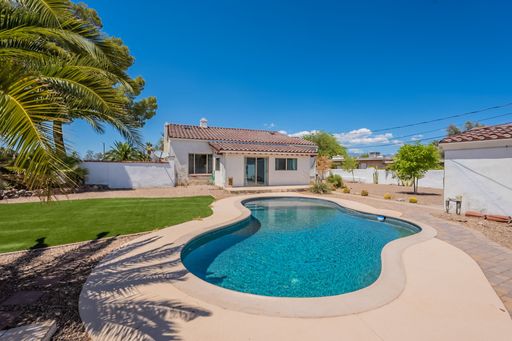 Now pre-leasing for August 2027! GORGEOUS Sam Hughes 5 bed, 3 bath property close to campus and dreamy yard with pool! – photo 1
