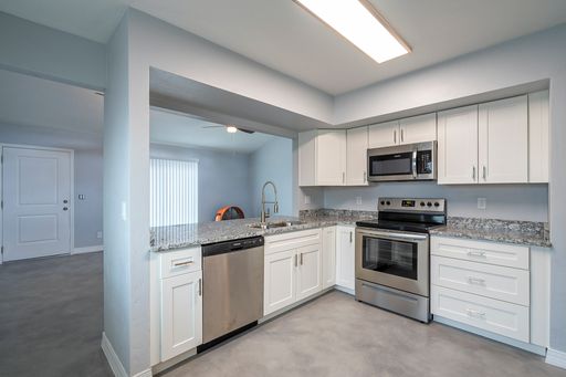 Now pre-leasing for August near UofA Campus! – photo 1