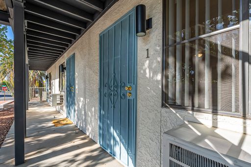 1 bed, 1 bath apartment just blocks from campus! Now leasing! – photo 1