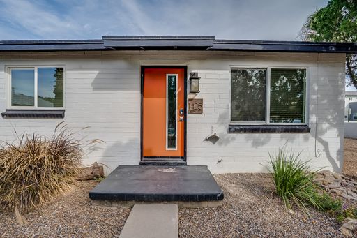 Fantastic location! 2 bed, 1 bath unit near UofA Campus – photo 1