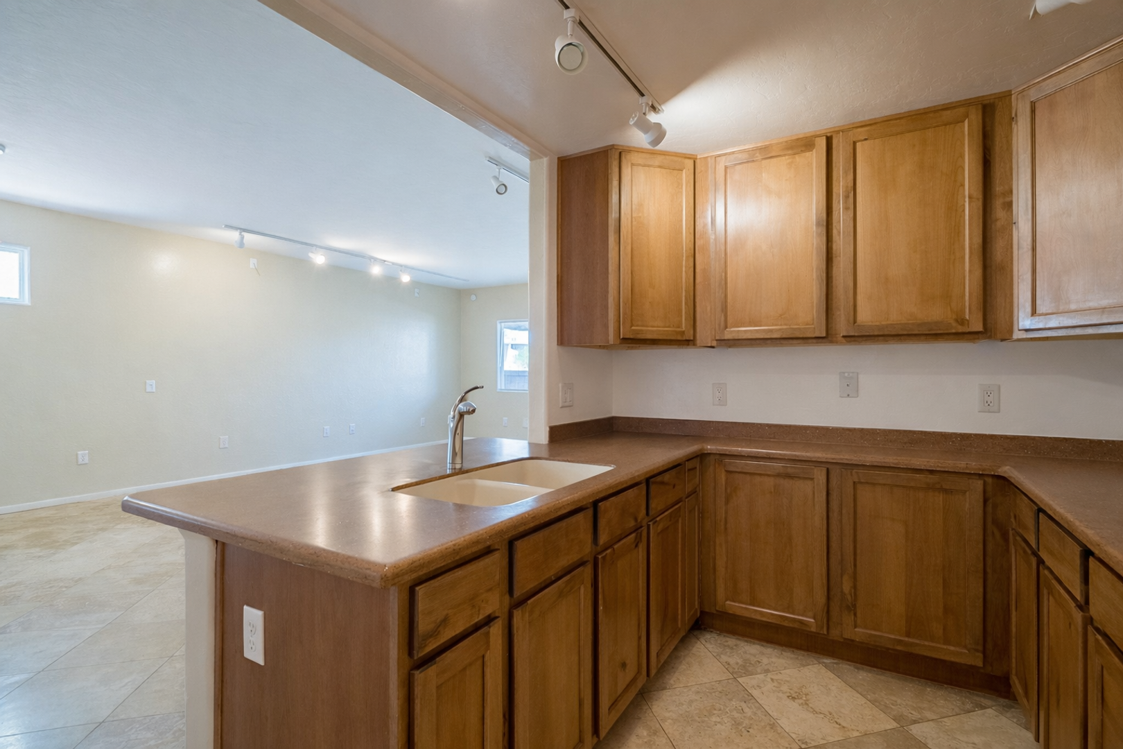 Tucson Apartment: 638, 640, 642 E. Lester St.