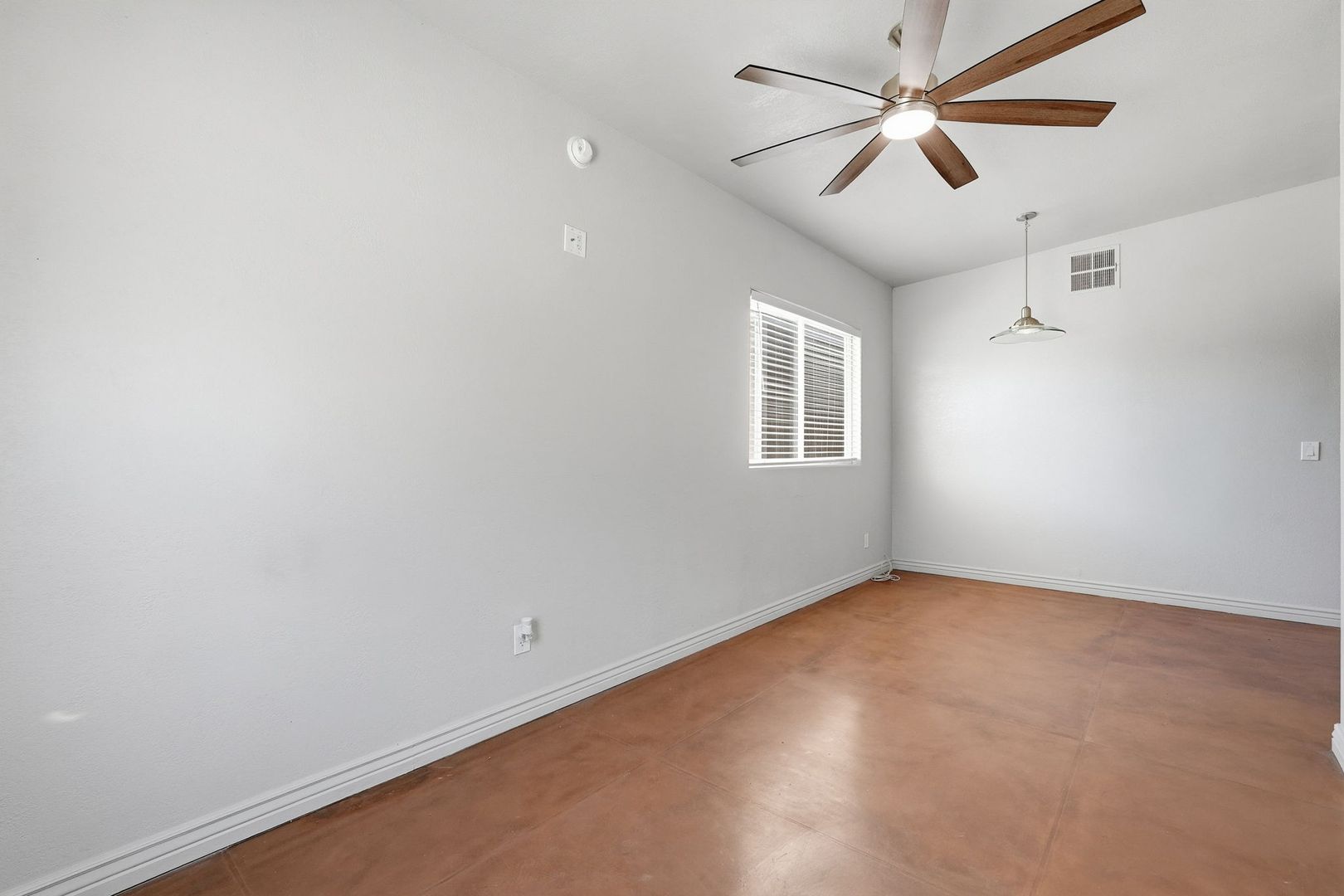 1840-1842 N. Santa Rita Ave. ( 1840, 1842-A, 1842-B ) 4 of 12