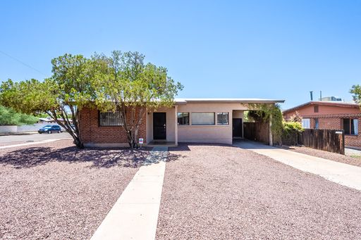 Remodeled UA Med Students Dream 3br/2ba 2 blocks away from UMC! – photo 1