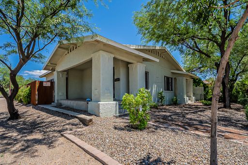 Gorgeous Newly Built 4bd/3bth with Jacuzzi very close to the UofA! Pre-leasing for August 2027! – photo 1