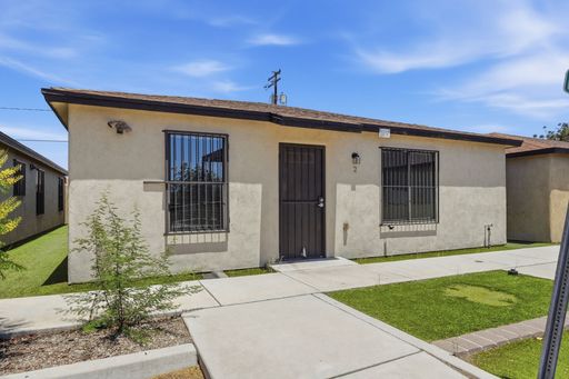 6 Bedroom HOUSE in Gated Complex Pre-Leasing for August 2027 near UofA Campus! – photo 1