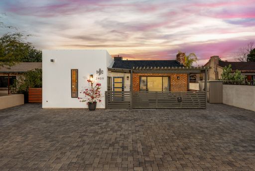 Gorgeously remodeled property 4 bed, 3 bath Property in Historical Sam Hughes Neighborhood Pre-leasing for August 2027! – photo 1