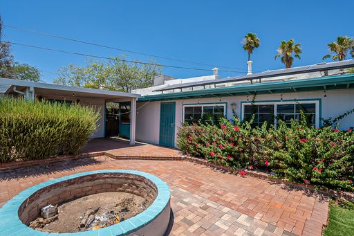 Now Pre-leasing for August 2027! Newly remodeled 5 bed house with a studio in the back across the street from practice field! Fantastic location! – photo 1