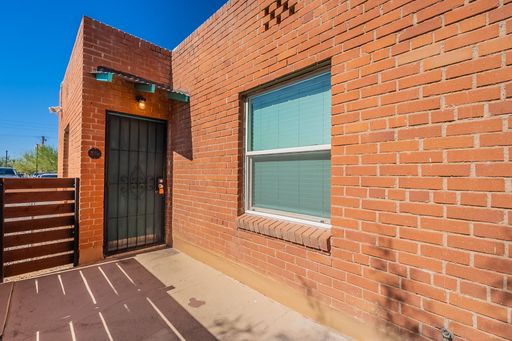 Pre-leasing for August! Fantastic location!! – photo 1