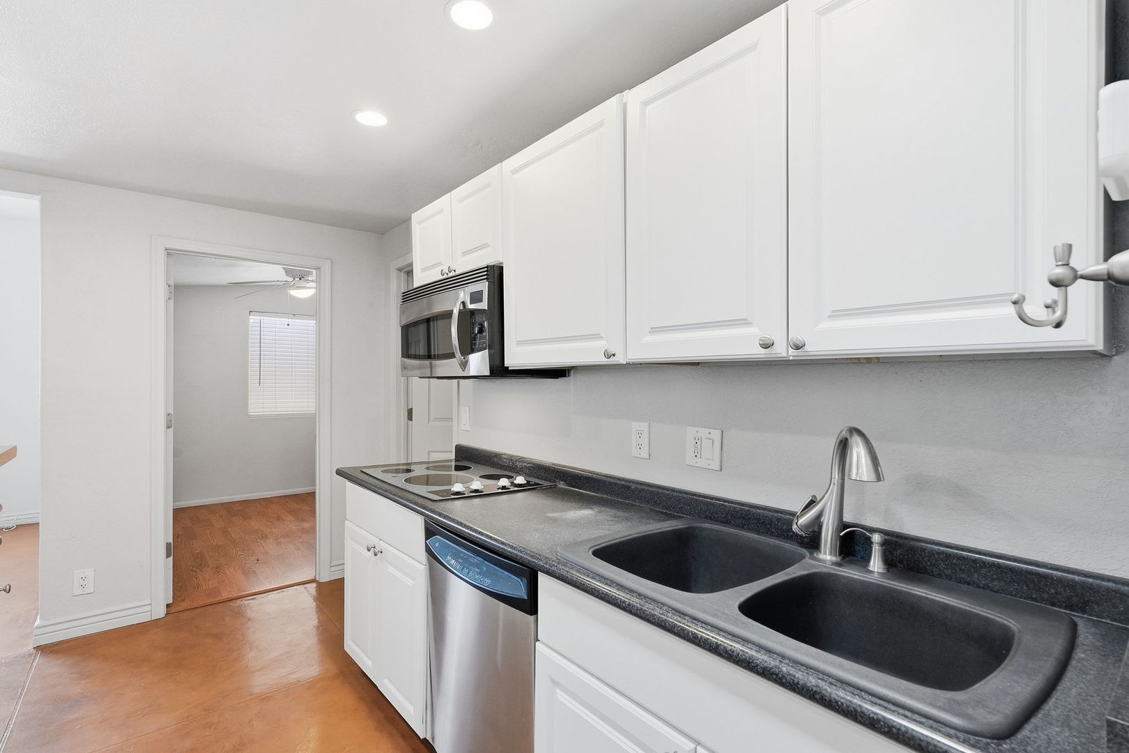 1840-1842 N. Santa Rita Ave. ( 1840, 1842-A, 1842-B ) 5 of 12