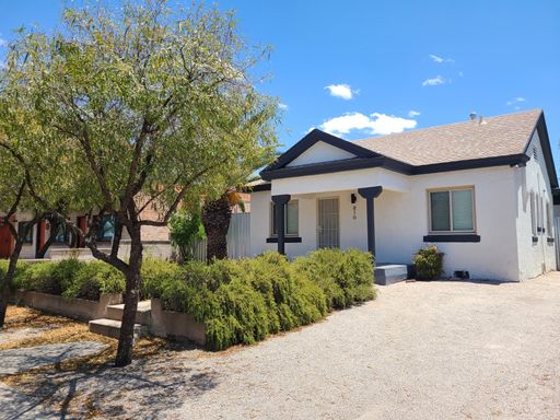 Now Pre-leasing for August 2027! Updated house near UofA campus! – photo 1