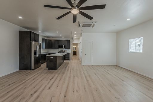 Newly remodeled 4 bed 4 bath house with a studio in the back! Just blocks from Campus! Pre-leasing for August 2027! – photo 1