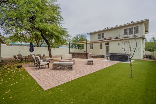 Gorgeous 4 bed house near UofA! Pre-leasing for August 2027! – photo 1