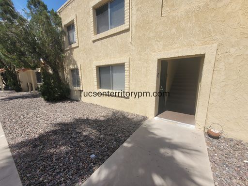 Welcome home to this beautifully updated 2-bedroom, 1-bathroom ground-floor condo on the Eastside with in unit Washer and Dryer! – photo 1