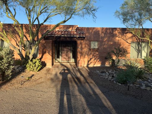 North Tucson 4-Bedroom Home with Pool & Mountain Views – photo 1