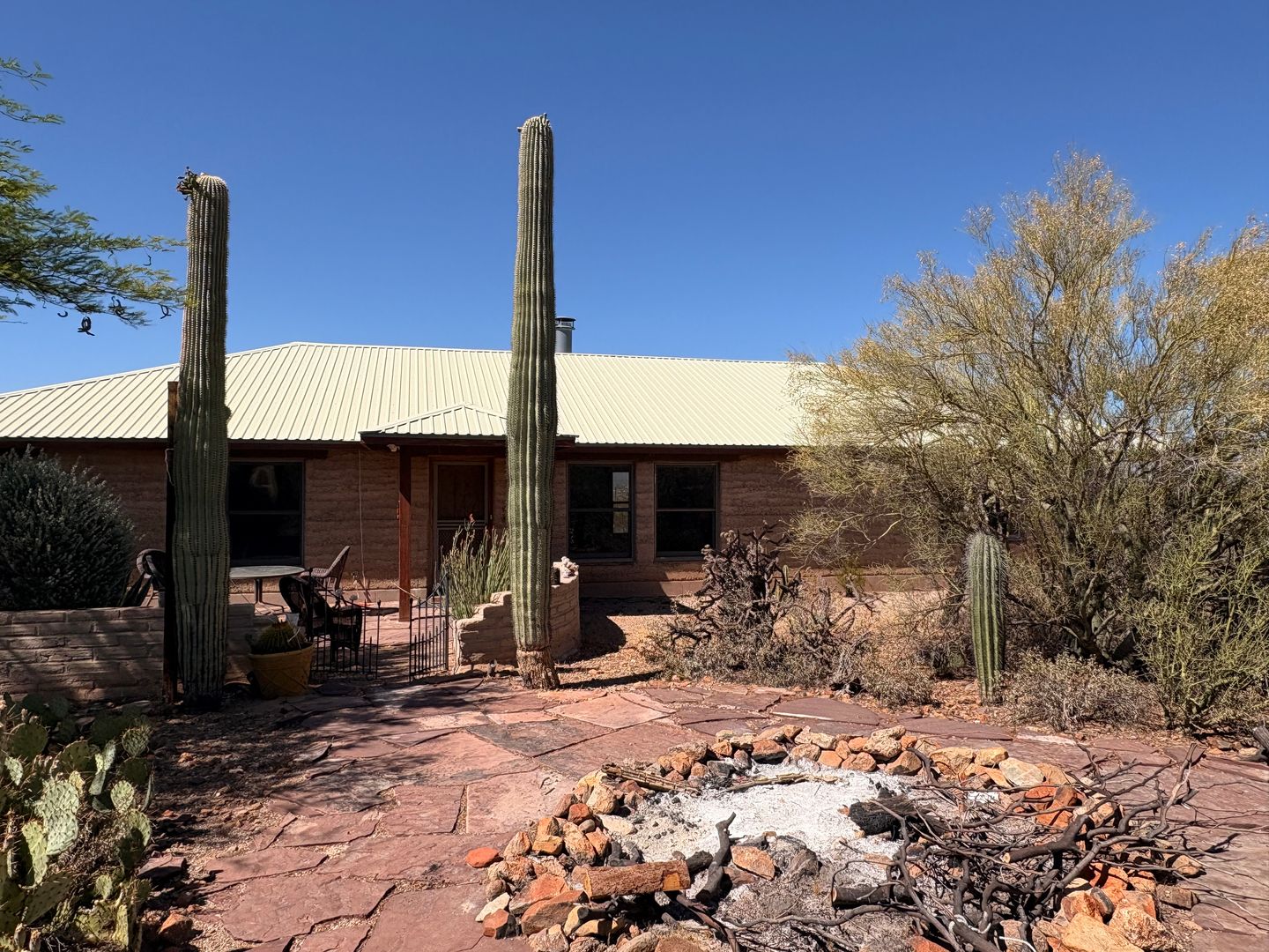 TUCSON House: 6354 N HAPPY TRAIL