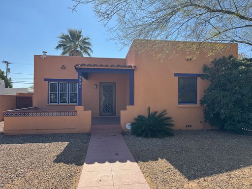 Charming Mid-Town 3 Bedroom 2 Bath Main House! – photo 1