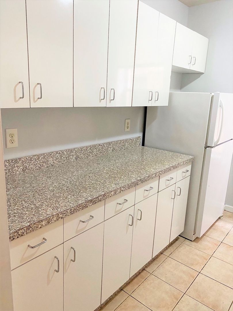 Jersey City Apartment: 64 Glenwood Avenue
