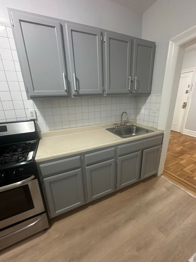 Union City Apartment: 809-811 New York Avenue