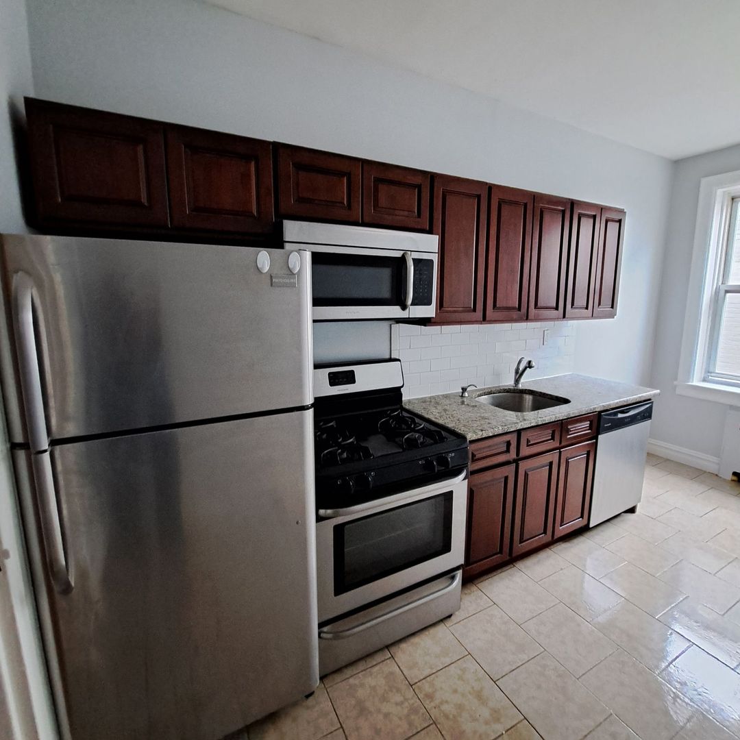 Jersey City Apartment: 170 Jewett Avenue