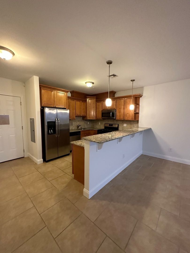 Guttenberg Apartment: 422-430 68th Street