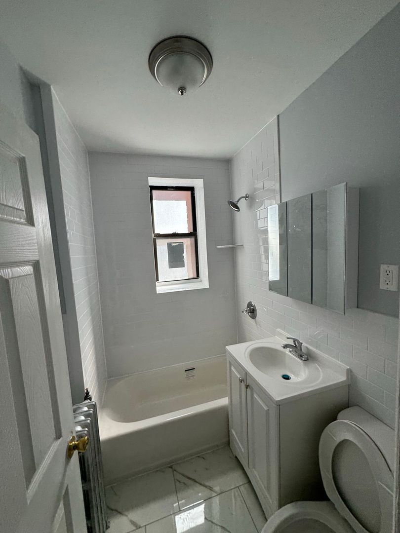 Bloomfield Apartment: 48 Hill Street