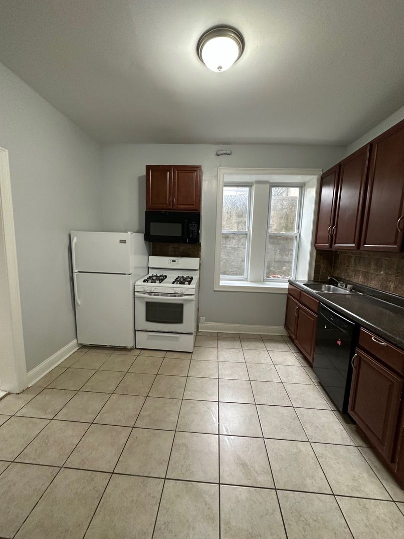 Union City Apartment: 422 5th Street