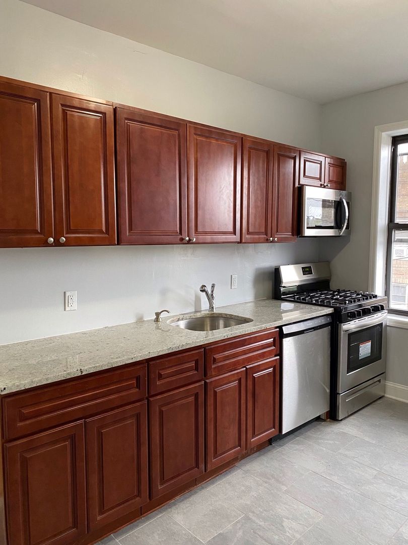 Bayonne Apartment: 458 Kennedy Blvd.