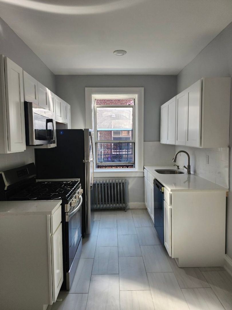 Cliffside Park Apartment: 658-660 Palisade Avenue