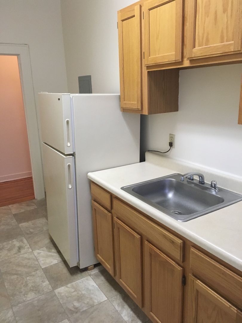 Palisades Park Apartment: 1 West Palisades Blvd