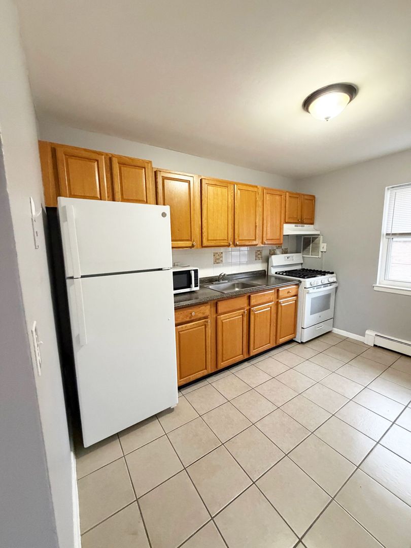 East Rutherford Apartment: 351 Van Winkle Street