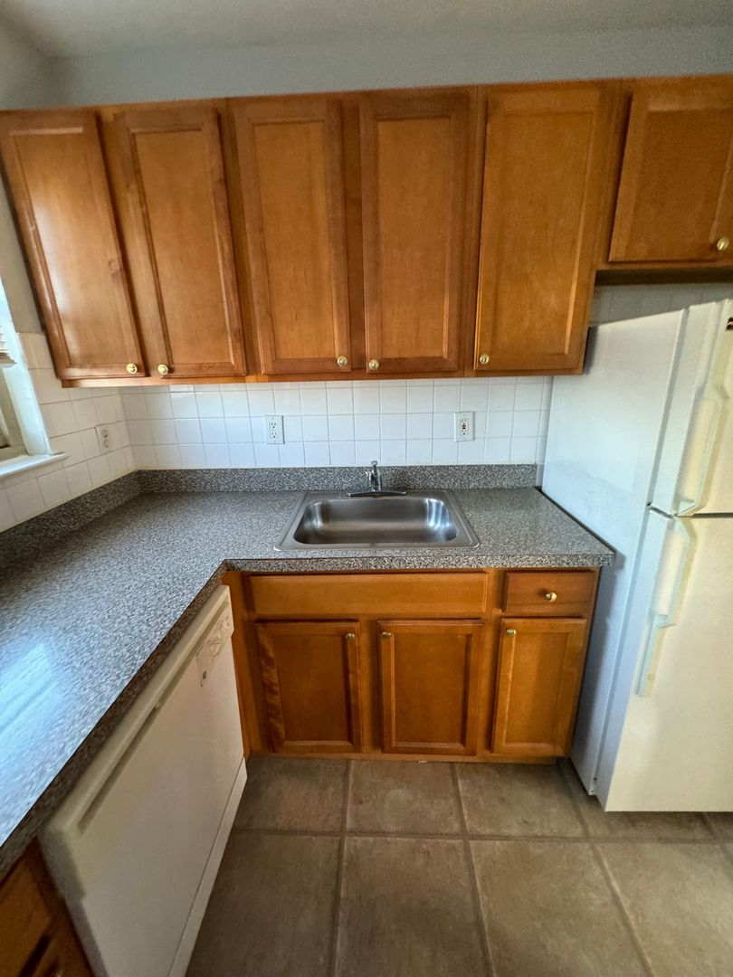 New Providence Apartment: 48 Southgate Road