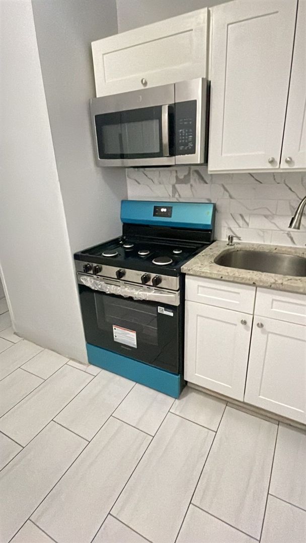 Jersey City Apartment: 64 Glenwood Avenue