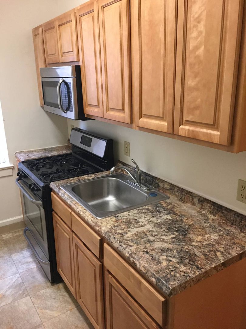 Palisades Park Apartment: 1 West Palisades Blvd