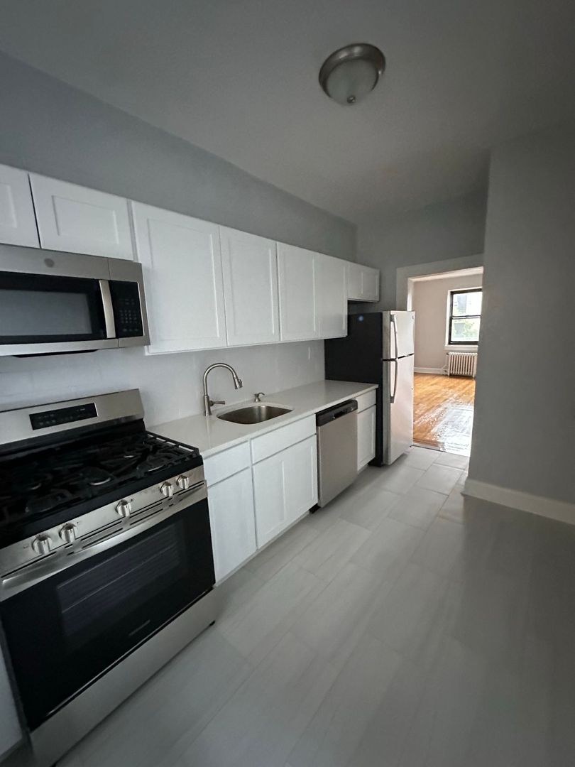Palisades Park Apartment: 1 West Palisades Blvd