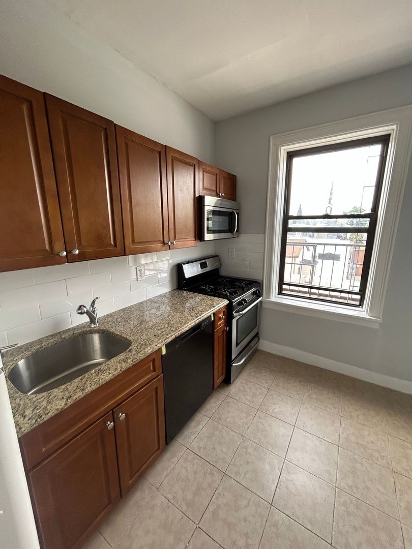 Bayonne Apartment: 23-25 W. 33rd Street