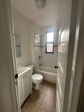 Spacious 3-BDRM Unit in a Great union City Location! – photo 1