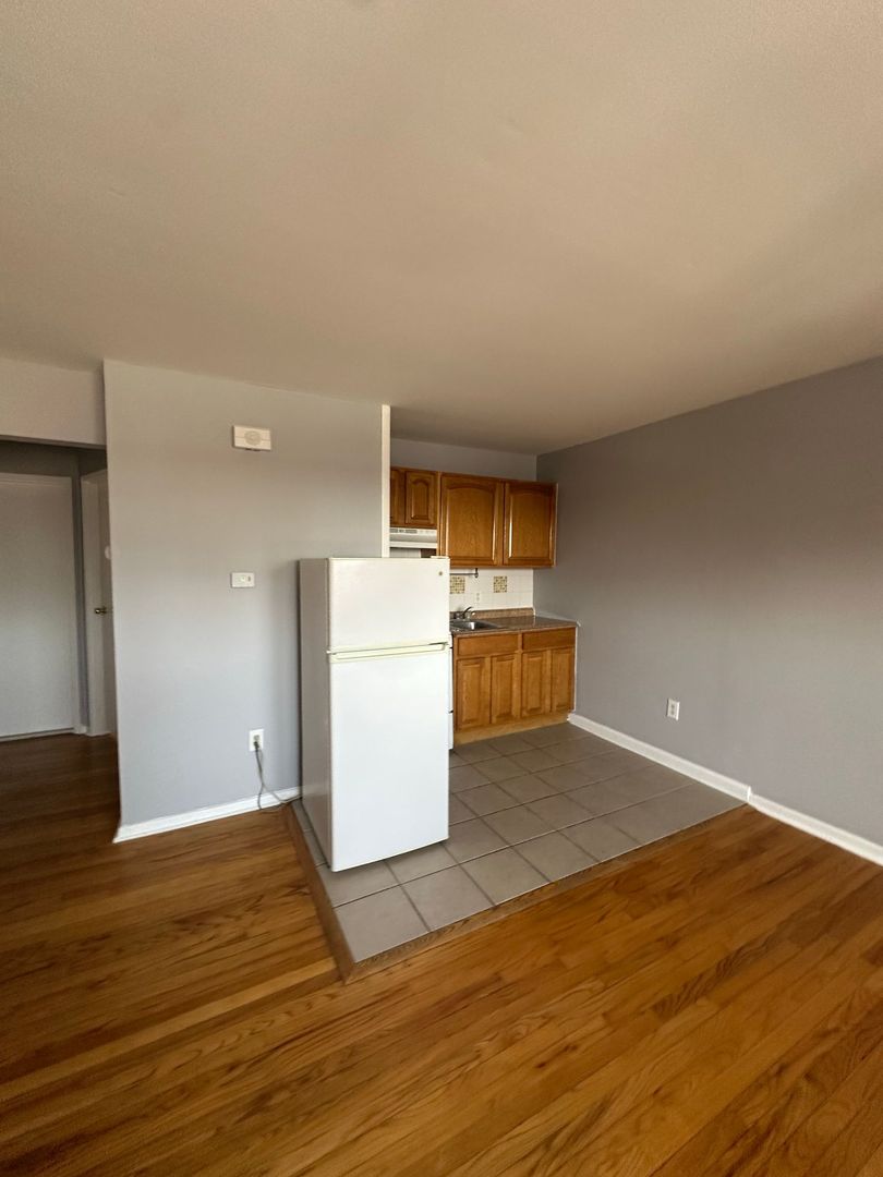 East Rutherford Apartment: 351 Van Winkle Street