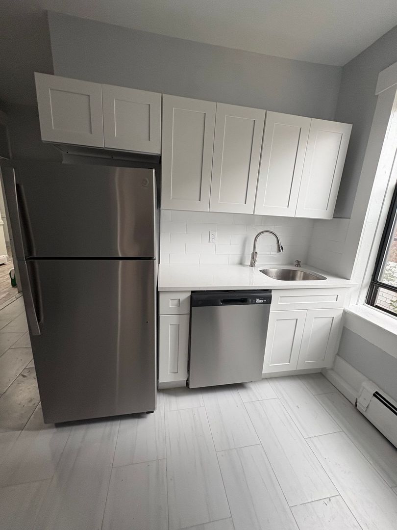 Union City Apartment: 325 34th Street