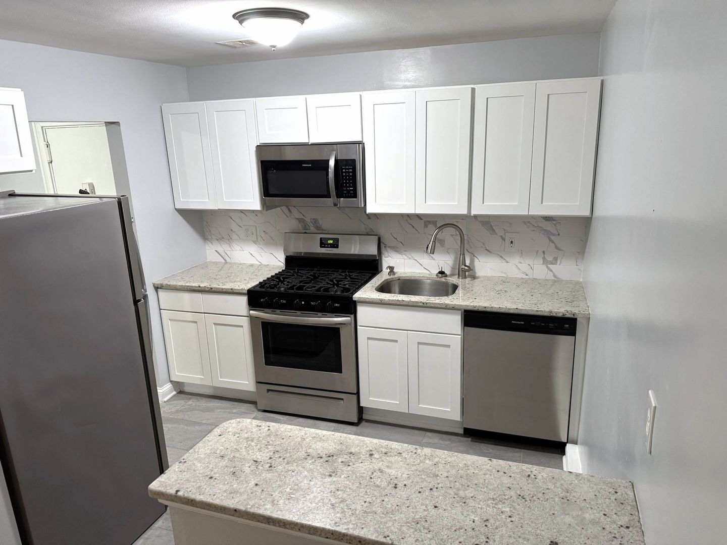 Cedar Grove Apartment: 1059 Pompton Avenue