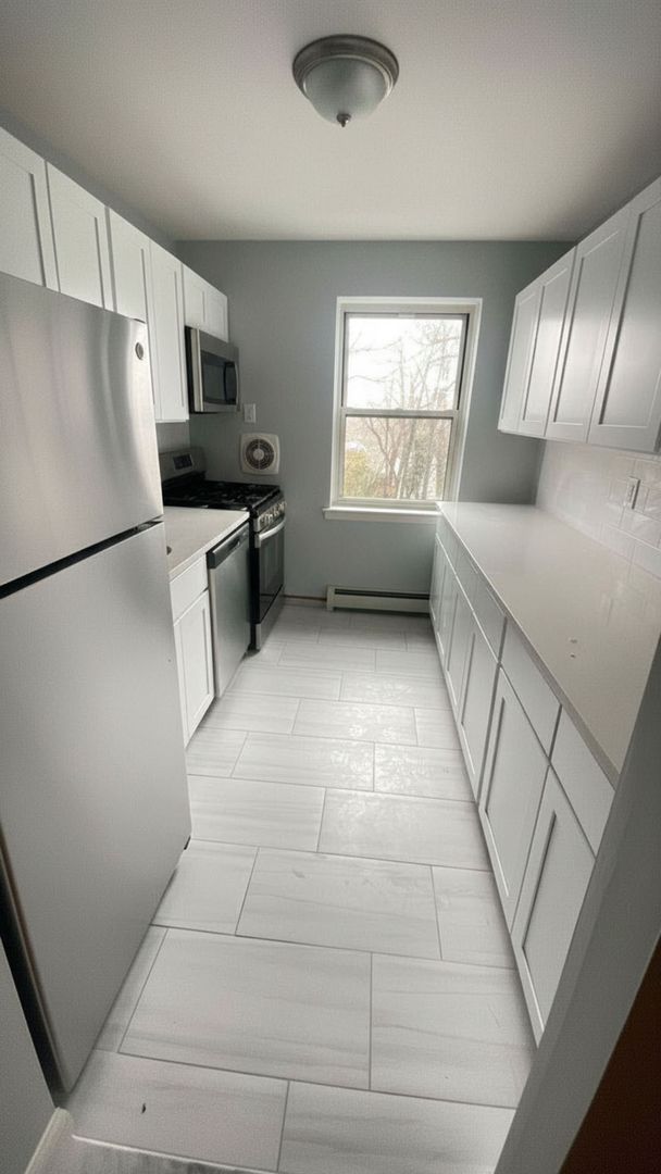 Cedar Grove Apartment: 1059 Pompton Avenue