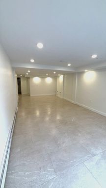 Seize Success: Prime Storefront for Rent in Vibrant Journal Square! – photo 1