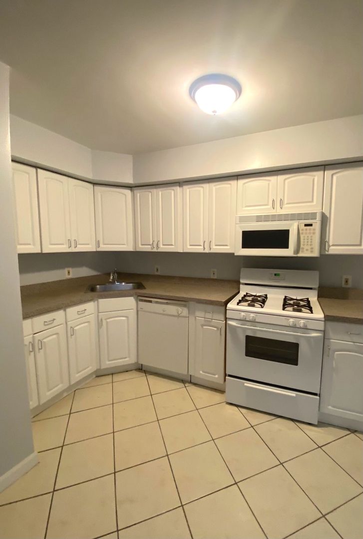 Union City Apartment: 812 New York Avenue